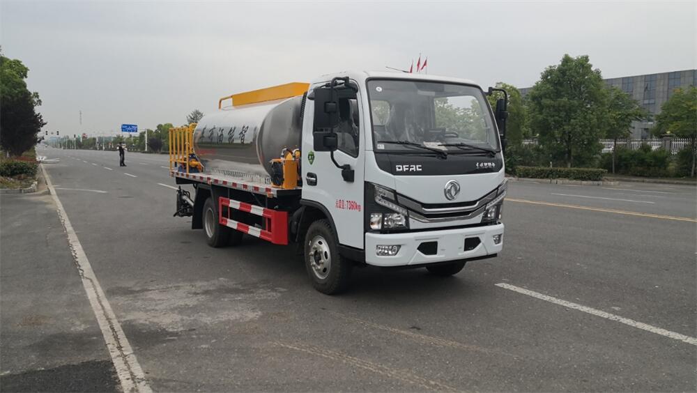 4方瀝青灑布車-程力東風多利卡4方瀝青灑布車